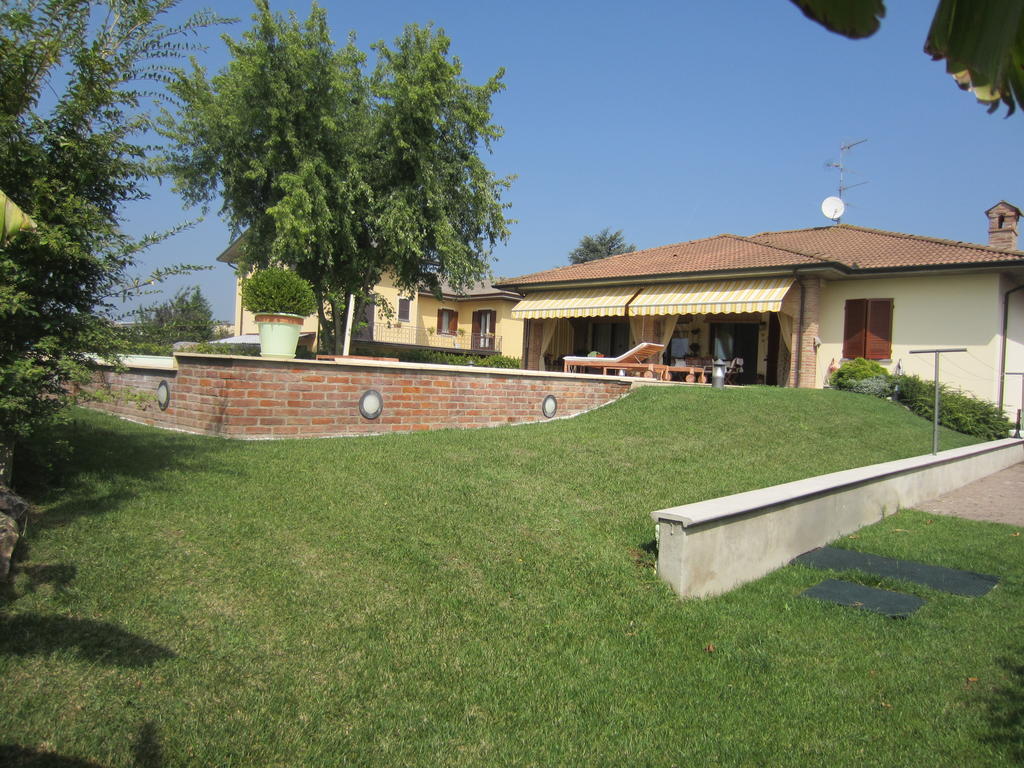 Marinella B&B Cornale ภายนอก รูปภาพ