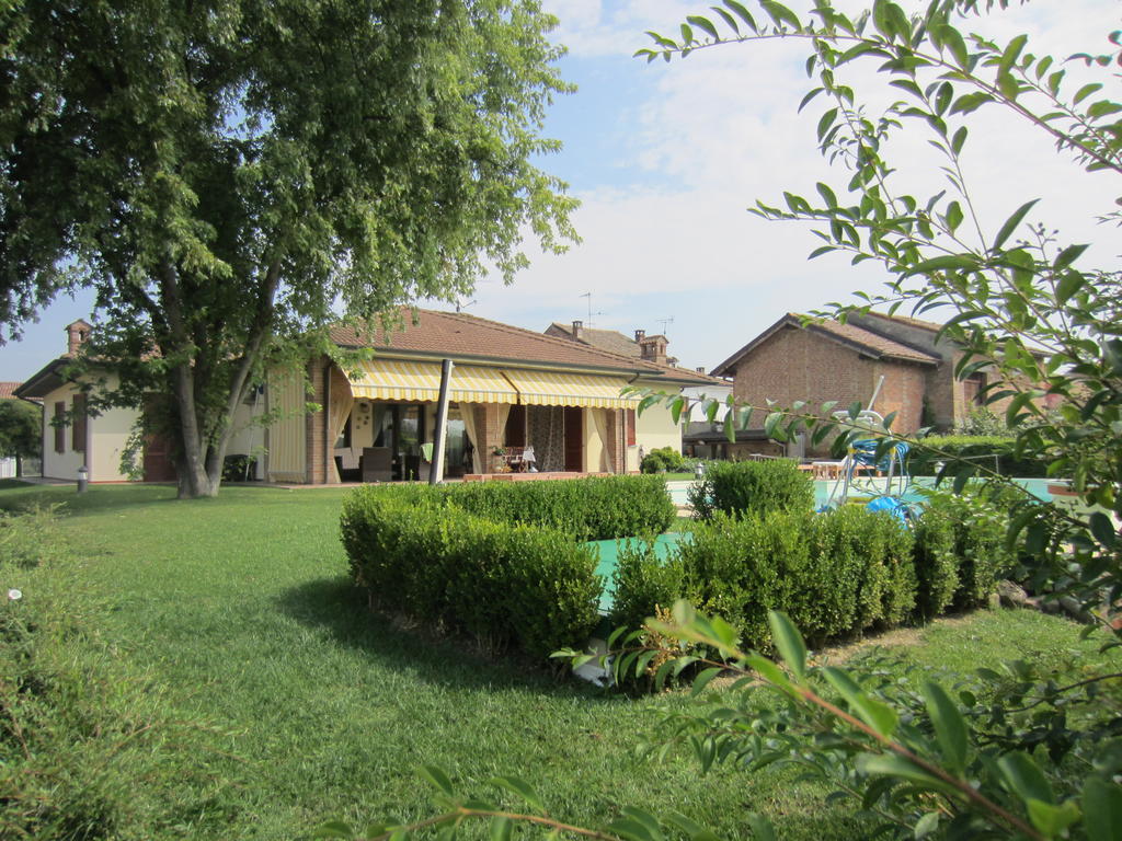 Marinella B&B Cornale ภายนอก รูปภาพ