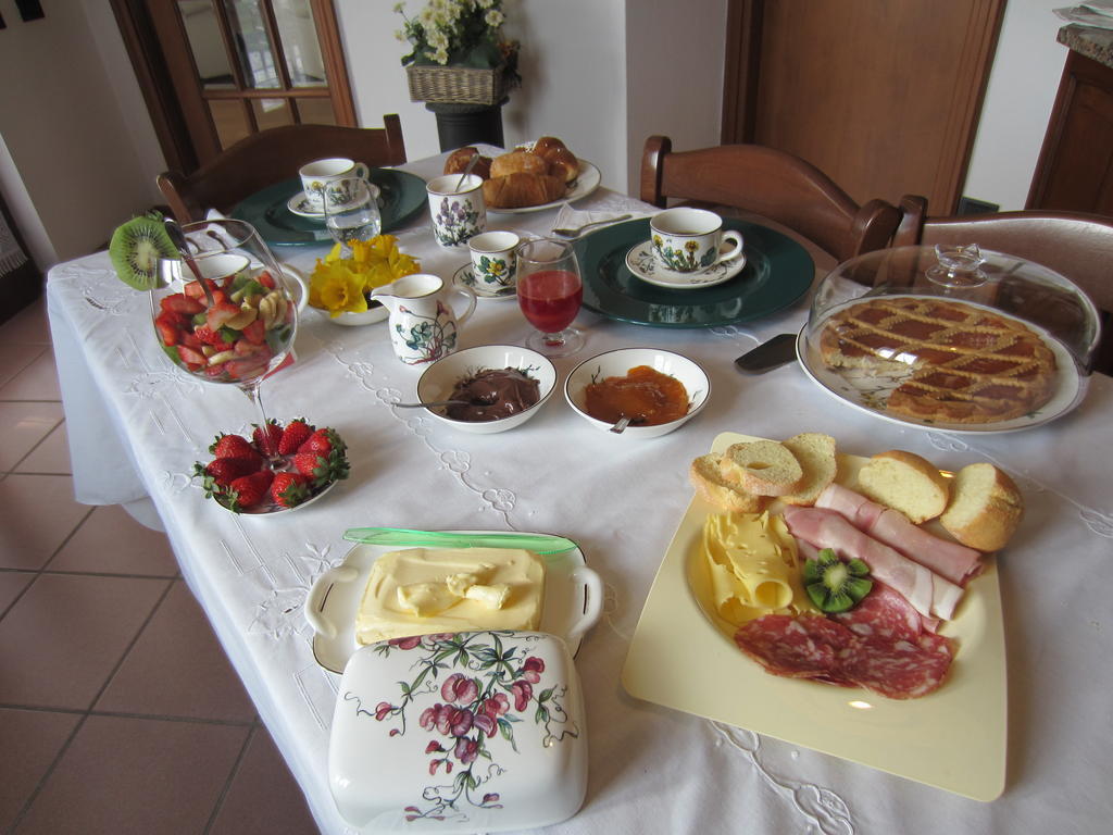 Marinella B&B Cornale ภายนอก รูปภาพ