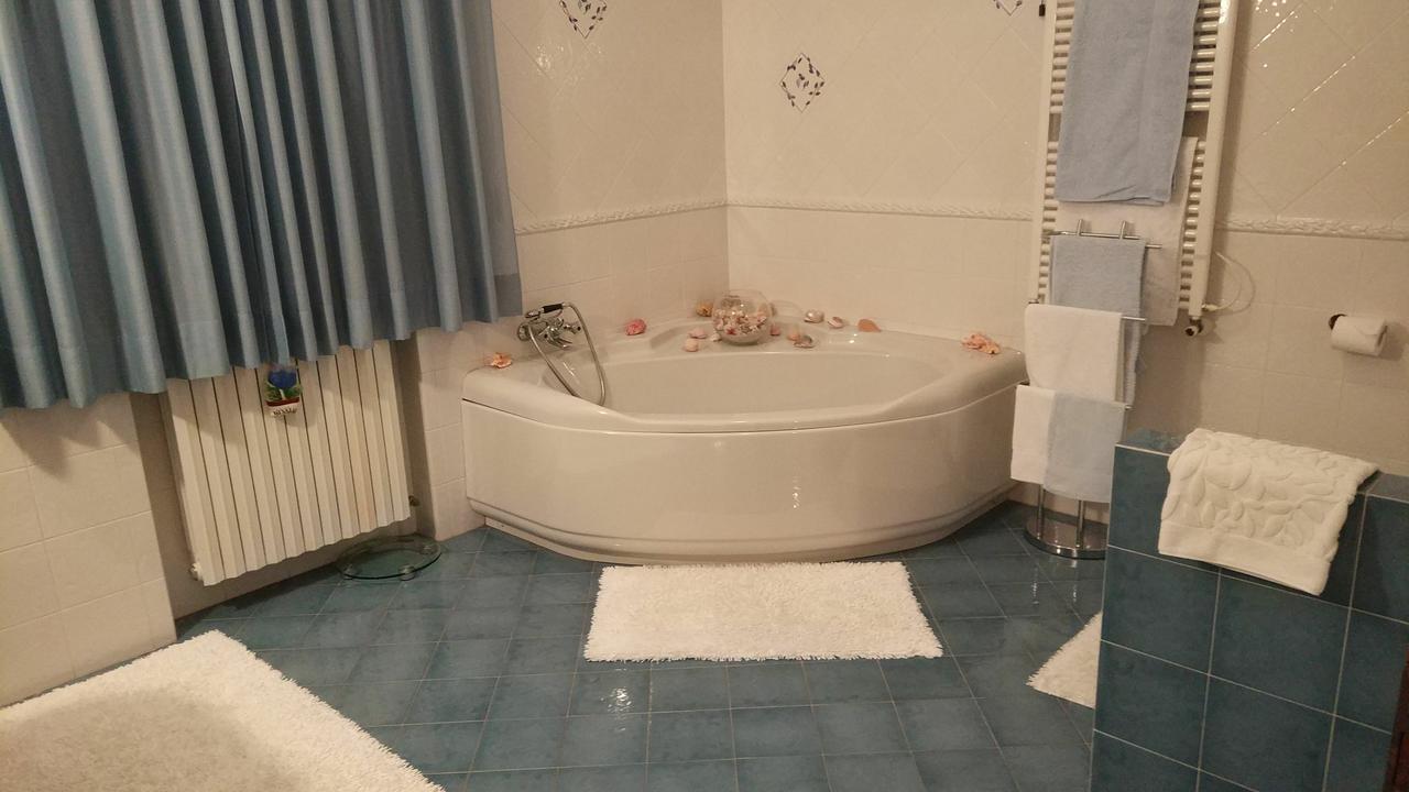 Marinella B&B Cornale ภายนอก รูปภาพ